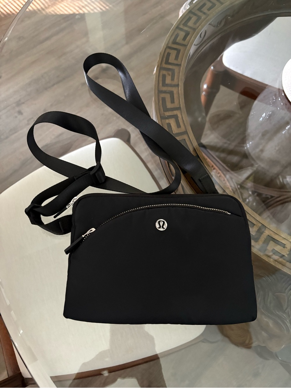 🖤🖤LULULEMON CURVED LINES BLACK NYLON CROSSBODY BAG!🖤🖤 - Picture 4 of 6